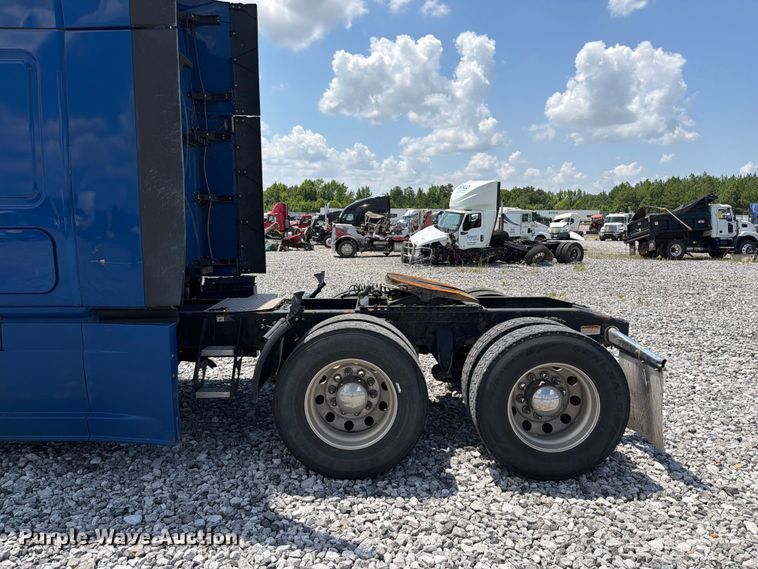 image for item YA3891 2018 Freightliner Cascadia semi truck