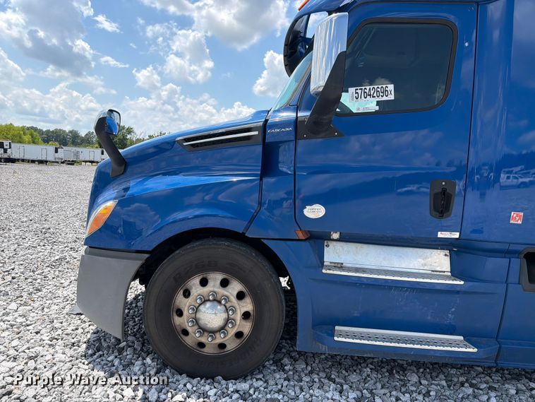 image for item YA3891 2018 Freightliner Cascadia semi truck