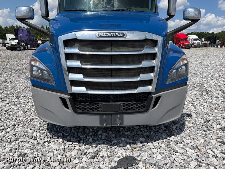 image for item YA3891 2018 Freightliner Cascadia semi truck