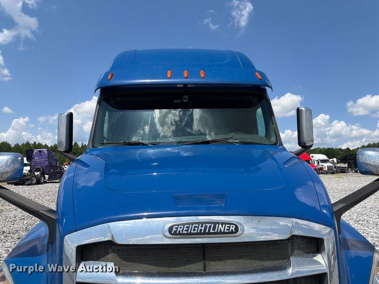 image for item YA3891 2018 Freightliner Cascadia semi truck