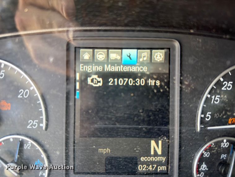 image for item YA3891 2018 Freightliner Cascadia semi truck