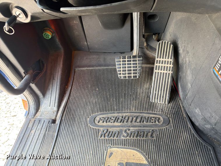 image for item YA3891 2018 Freightliner Cascadia semi truck