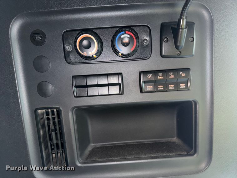 image for item YA3891 2018 Freightliner Cascadia semi truck