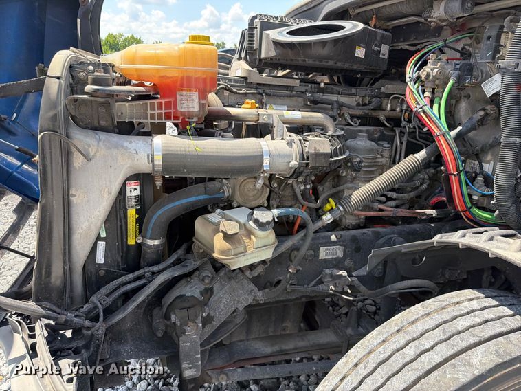 image for item YA3891 2018 Freightliner Cascadia semi truck