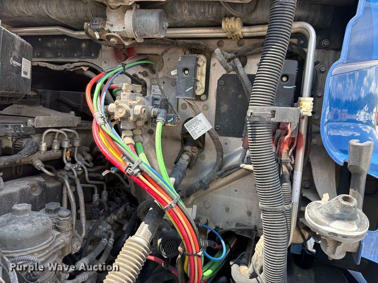 image for item YA3891 2018 Freightliner Cascadia semi truck