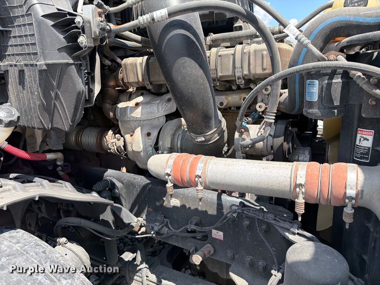 image for item YA3891 2018 Freightliner Cascadia semi truck