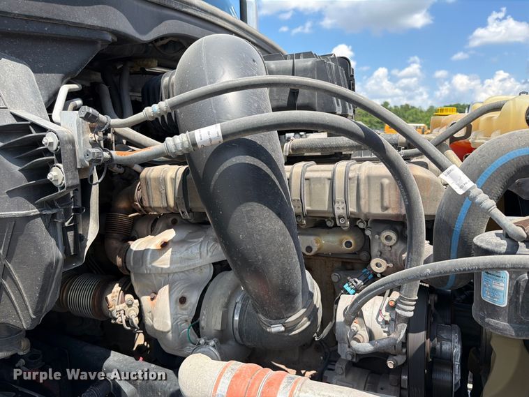 image for item YA3891 2018 Freightliner Cascadia semi truck