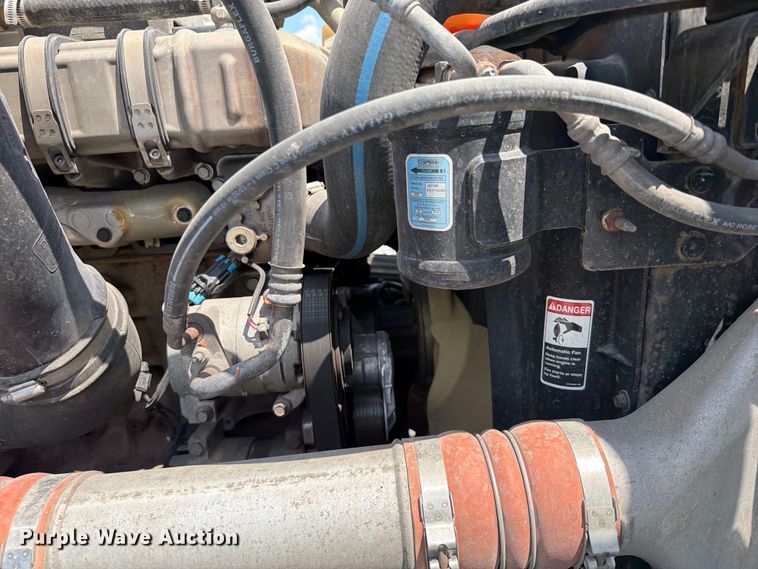 image for item YA3891 2018 Freightliner Cascadia semi truck