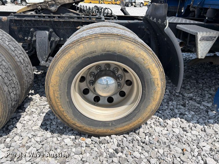image for item YA3891 2018 Freightliner Cascadia semi truck