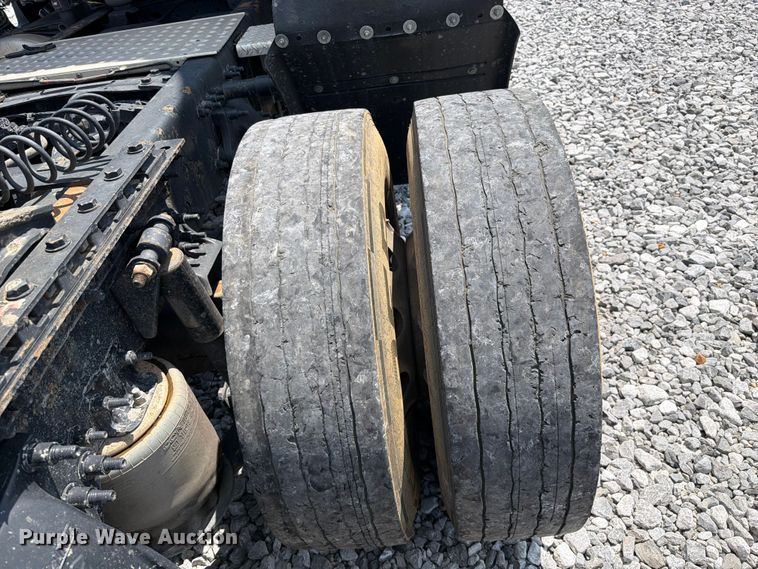image for item YA3891 2018 Freightliner Cascadia semi truck