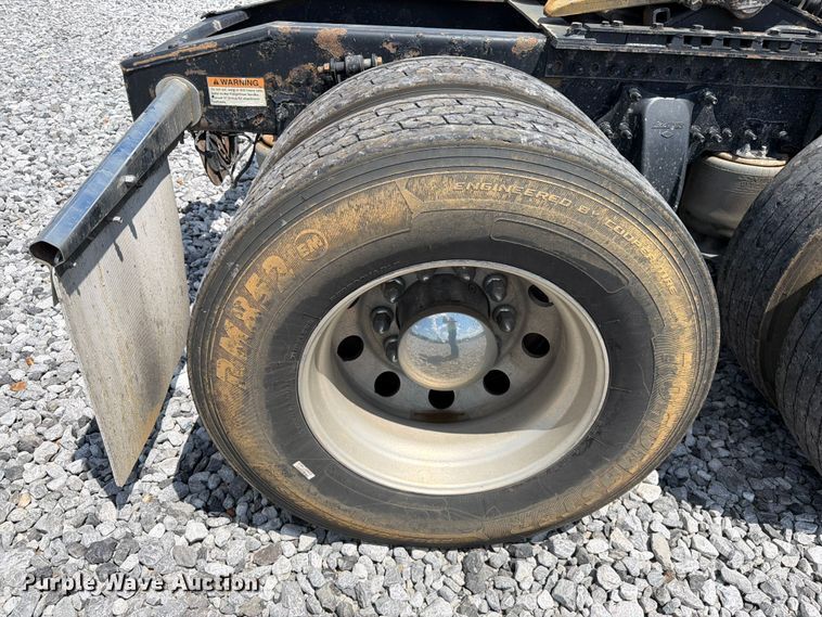 image for item YA3891 2018 Freightliner Cascadia semi truck