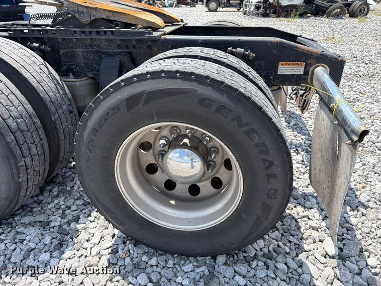 image for item YA3891 2018 Freightliner Cascadia semi truck