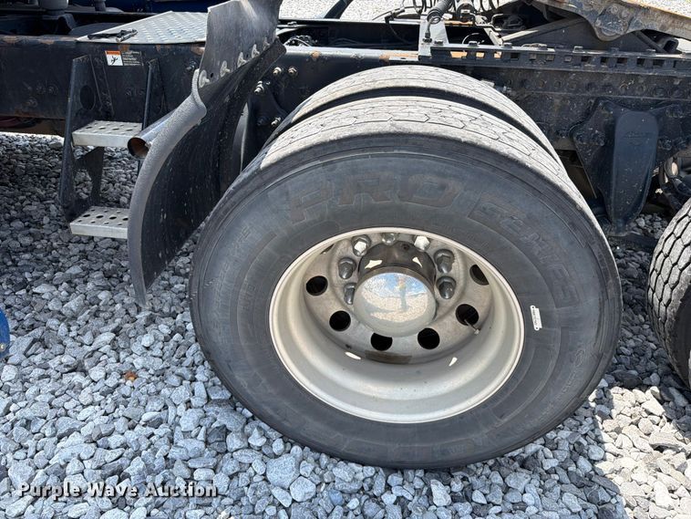 image for item YA3891 2018 Freightliner Cascadia semi truck