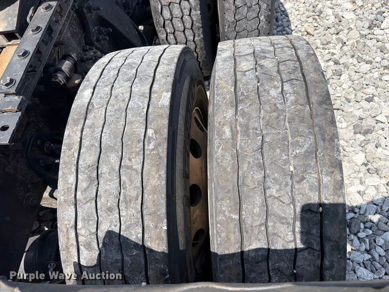 image for item YA3891 2018 Freightliner Cascadia semi truck