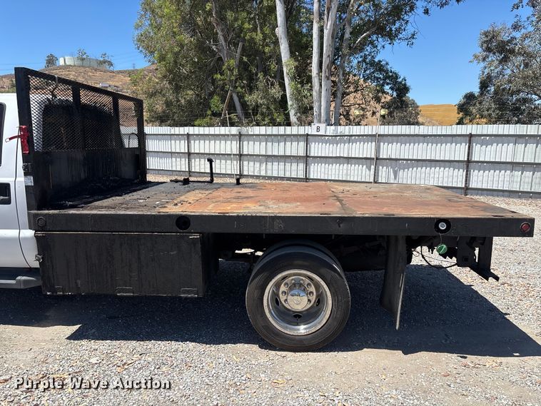 image for item YA3985 2012 Ford F550 Super Duty flatbed truck