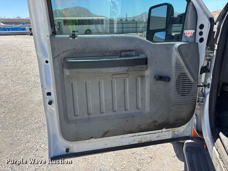 image for item YA3985 2012 Ford F550 Super Duty flatbed truck