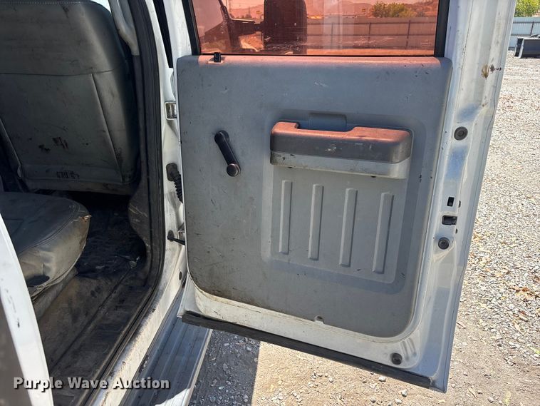 image for item YA3985 2012 Ford F550 Super Duty flatbed truck
