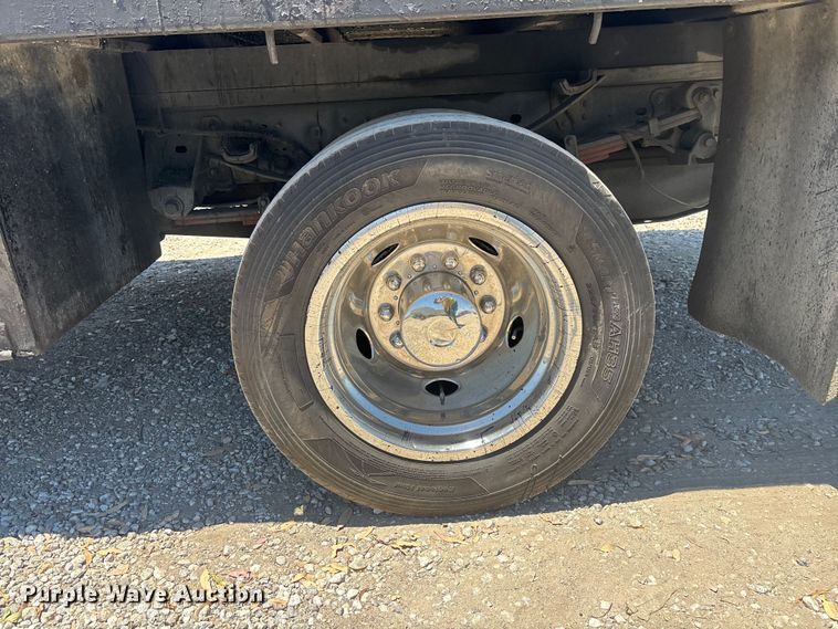 image for item YA3985 2012 Ford F550 Super Duty flatbed truck