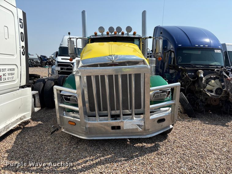 image for item YA4075 2019 Peterbilt 389 semi truck