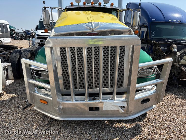 image for item YA4075 2019 Peterbilt 389 semi truck