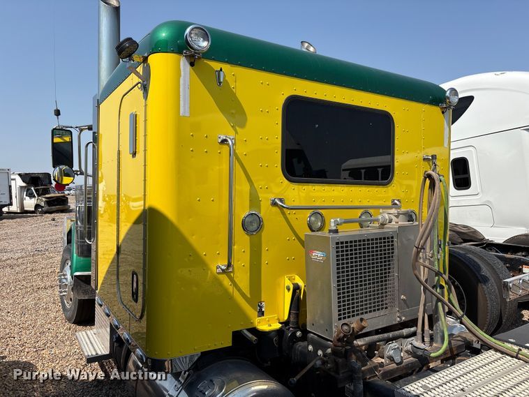 image for item YA4075 2019 Peterbilt 389 semi truck
