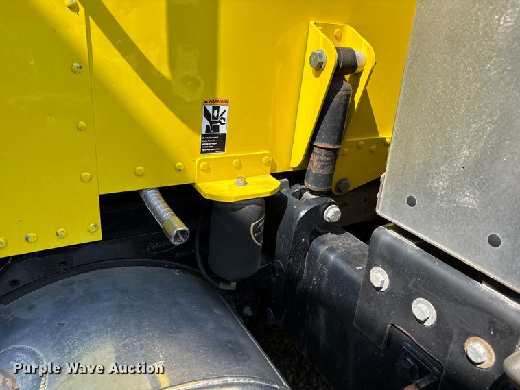 image for item YA4075 2019 Peterbilt 389 semi truck