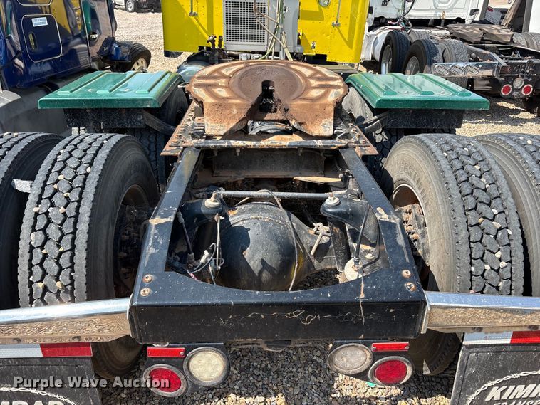 image for item YA4075 2019 Peterbilt 389 semi truck