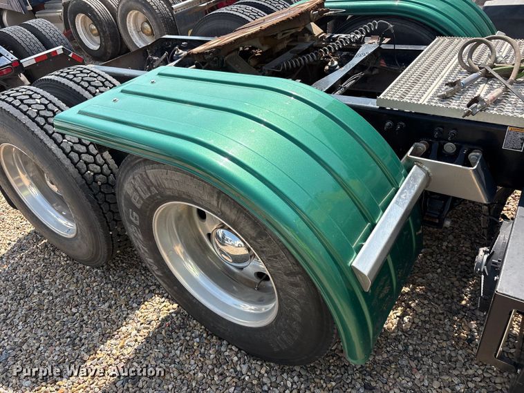 image for item YA4075 2019 Peterbilt 389 semi truck