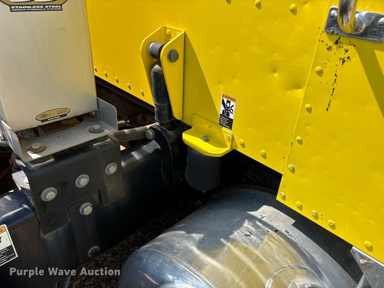 image for item YA4075 2019 Peterbilt 389 semi truck