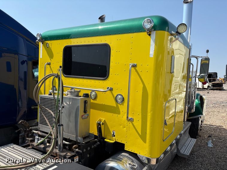 image for item YA4075 2019 Peterbilt 389 semi truck