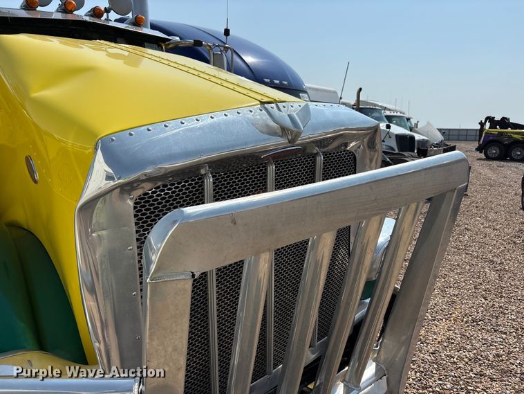 image for item YA4075 2019 Peterbilt 389 semi truck