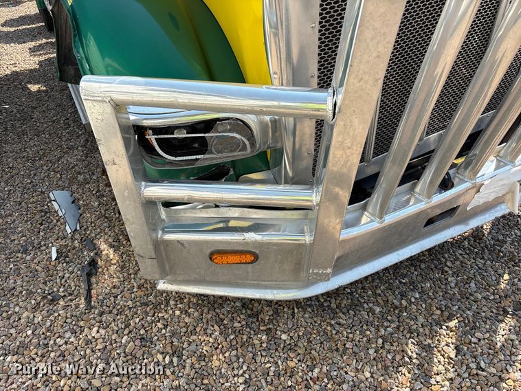 image for item YA4075 2019 Peterbilt 389 semi truck