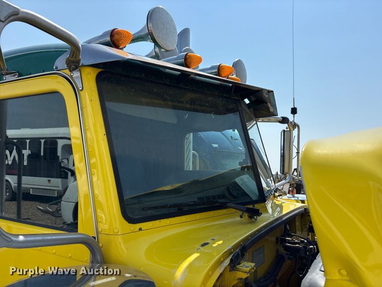 image for item YA4075 2019 Peterbilt 389 semi truck
