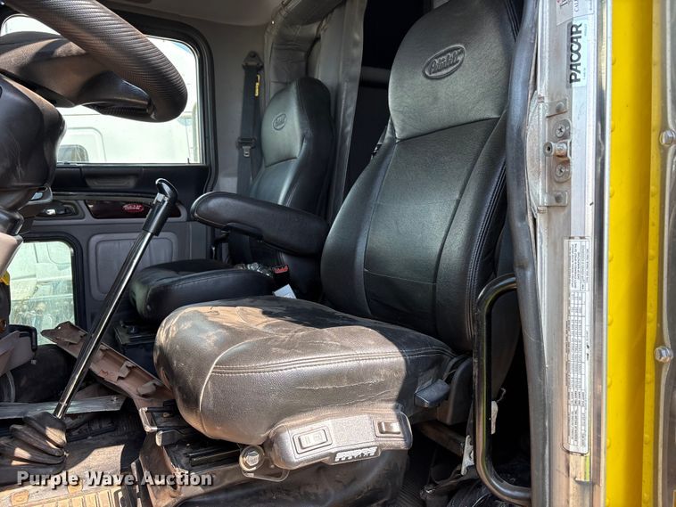 image for item YA4075 2019 Peterbilt 389 semi truck