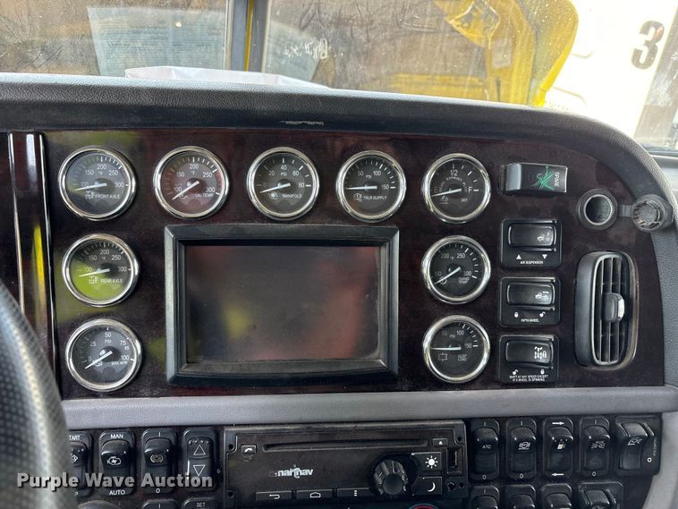 image for item YA4075 2019 Peterbilt 389 semi truck