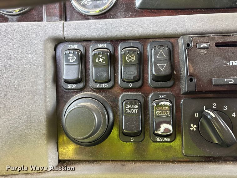 image for item YA4075 2019 Peterbilt 389 semi truck