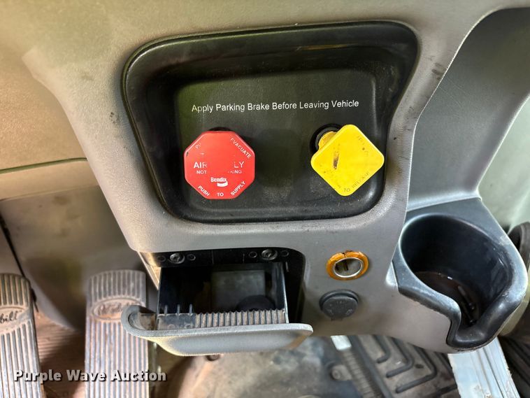 image for item YA4075 2019 Peterbilt 389 semi truck