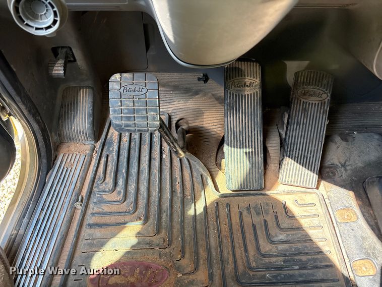 image for item YA4075 2019 Peterbilt 389 semi truck