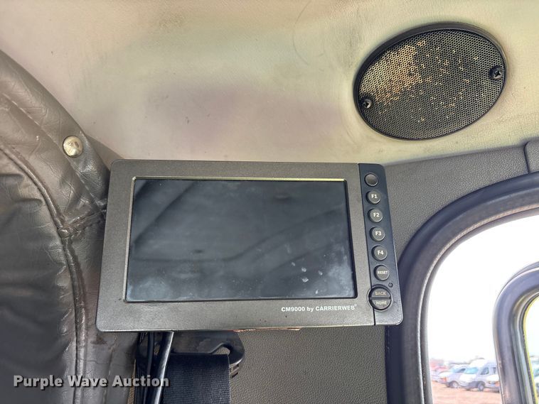 image for item YA4075 2019 Peterbilt 389 semi truck