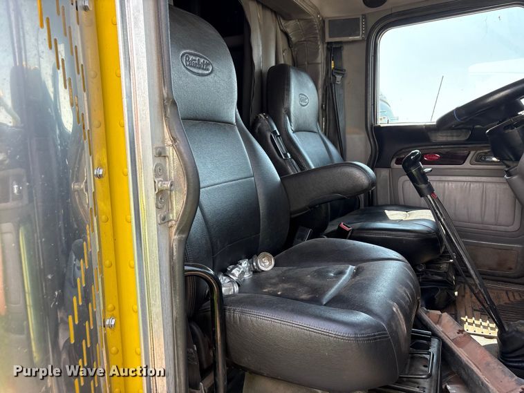 image for item YA4075 2019 Peterbilt 389 semi truck