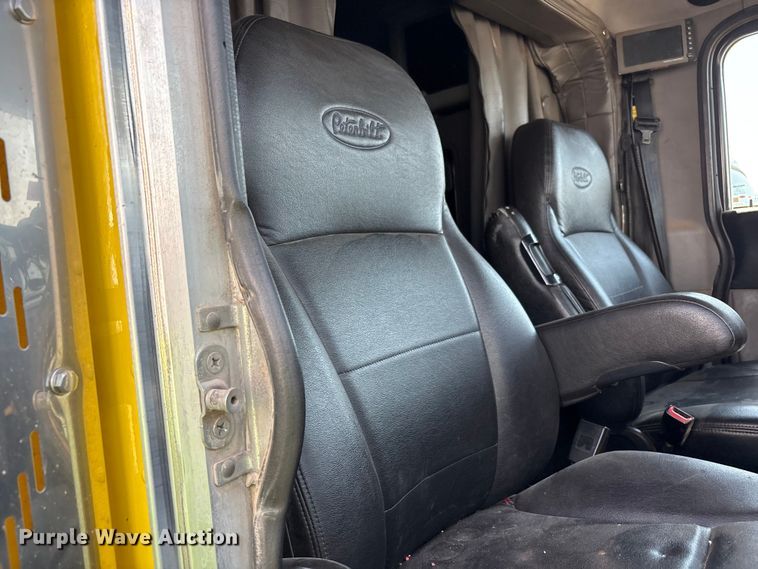 image for item YA4075 2019 Peterbilt 389 semi truck