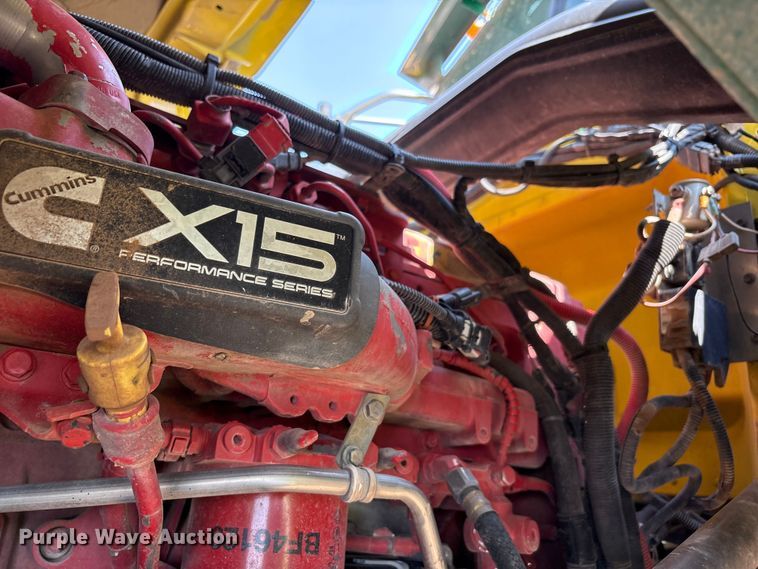 image for item YA4075 2019 Peterbilt 389 semi truck