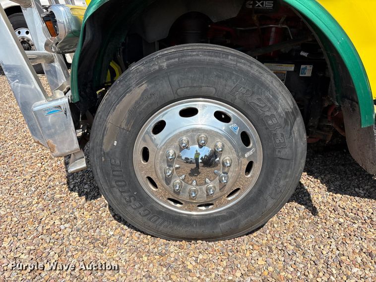 image for item YA4075 2019 Peterbilt 389 semi truck