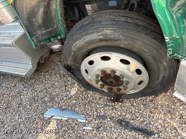 image for item YA4075 2019 Peterbilt 389 semi truck