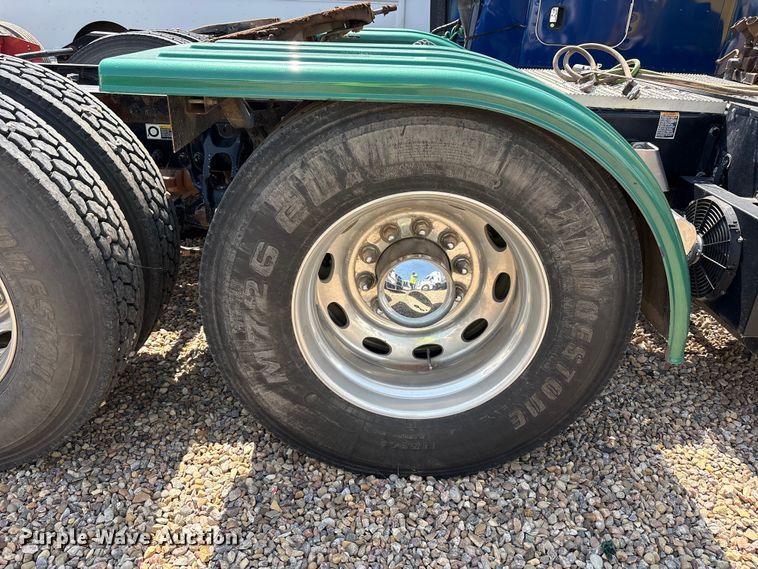image for item YA4075 2019 Peterbilt 389 semi truck