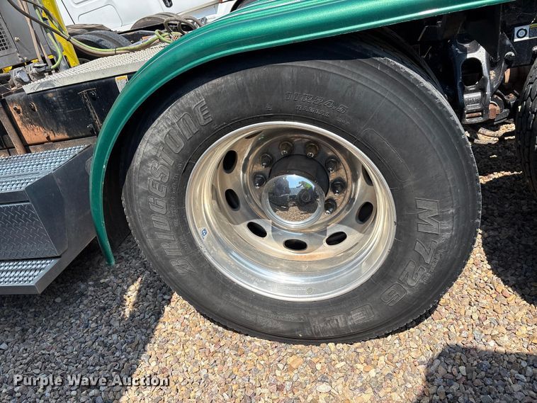 image for item YA4075 2019 Peterbilt 389 semi truck