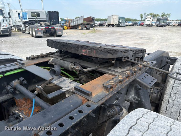 image for item YA4226 2022 International LT625 semi truck