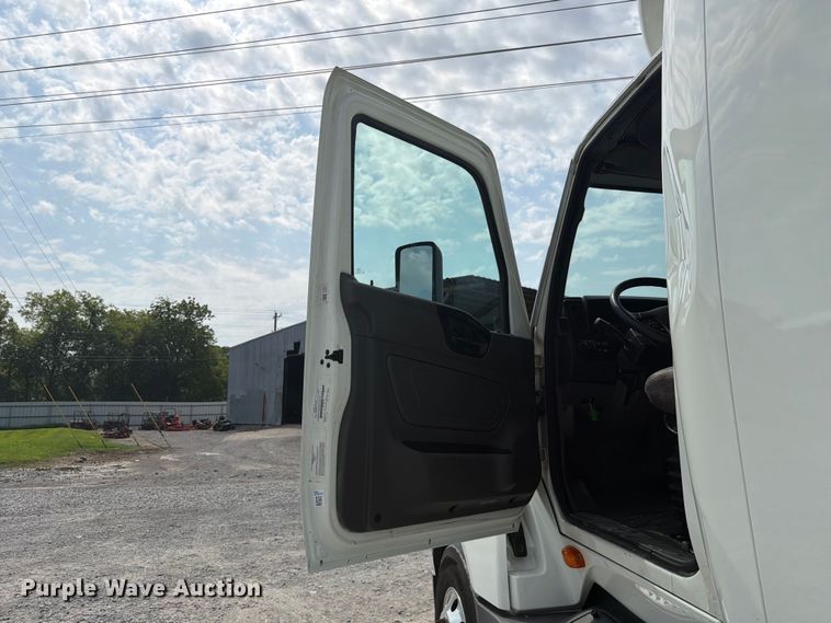 image for item YA4226 2022 International LT625 semi truck