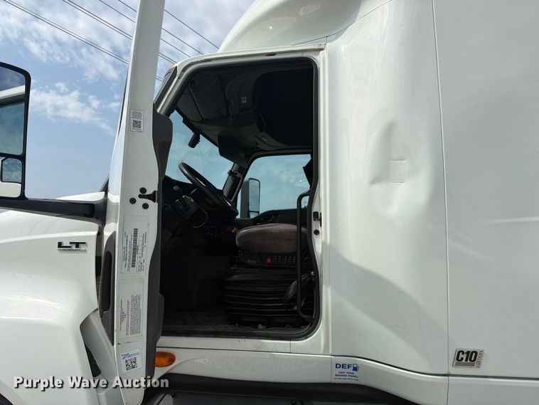 image for item YA4226 2022 International LT625 semi truck