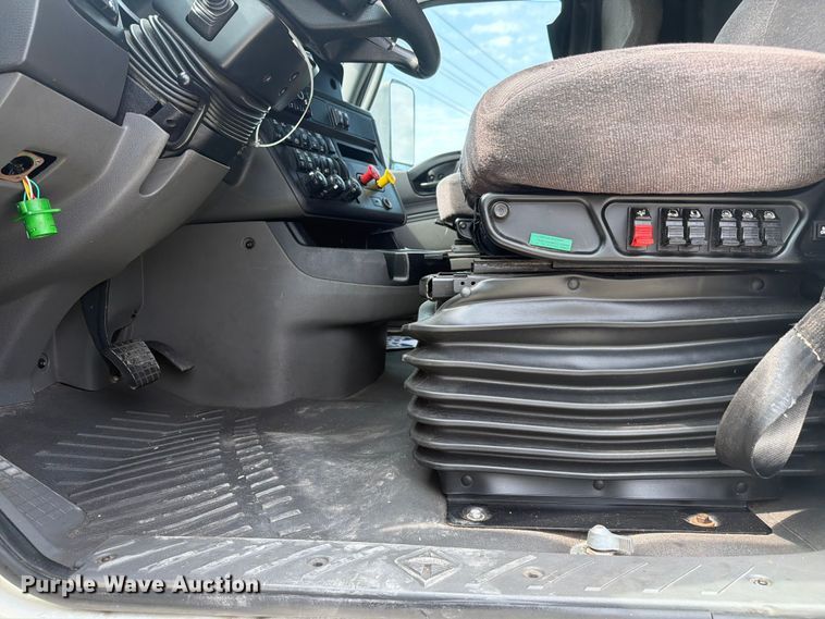 image for item YA4226 2022 International LT625 semi truck